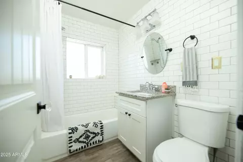 Bath - 1905 E Brill St, Phoenix, AZ 85006 photo 1 of 2