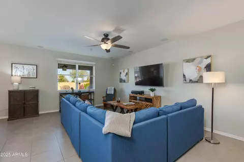 Living - 852 E Gary Ln, Phoenix, AZ 85042 photo 1 of 2