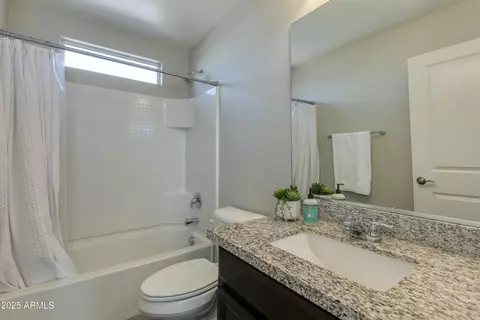 Bath - 852 E Gary Ln, Phoenix, AZ 85042 photo 3 of 3