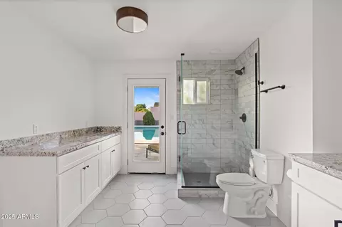 Bath - 4450 N 54th St, Phoenix, AZ 85018 photo 6 of 6