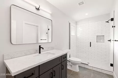 Bath - 4450 N 54th St, Phoenix, AZ 85018 photo 3 of 6