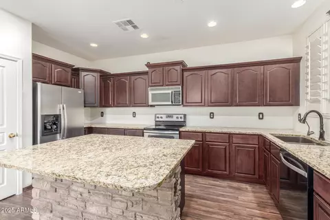 Kitchen - 3883 E Santa Fe Ln, Gilbert, AZ 85297 photo 2 of 4