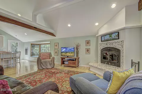 Living - 140 W Thompson Rd, Payson, AZ 85541 photo 2 of 4