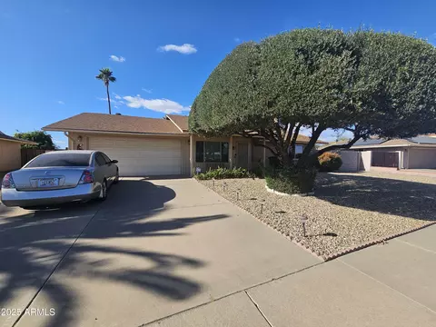 12226 N Lakeforest Dr, Sun City, AZ 85351