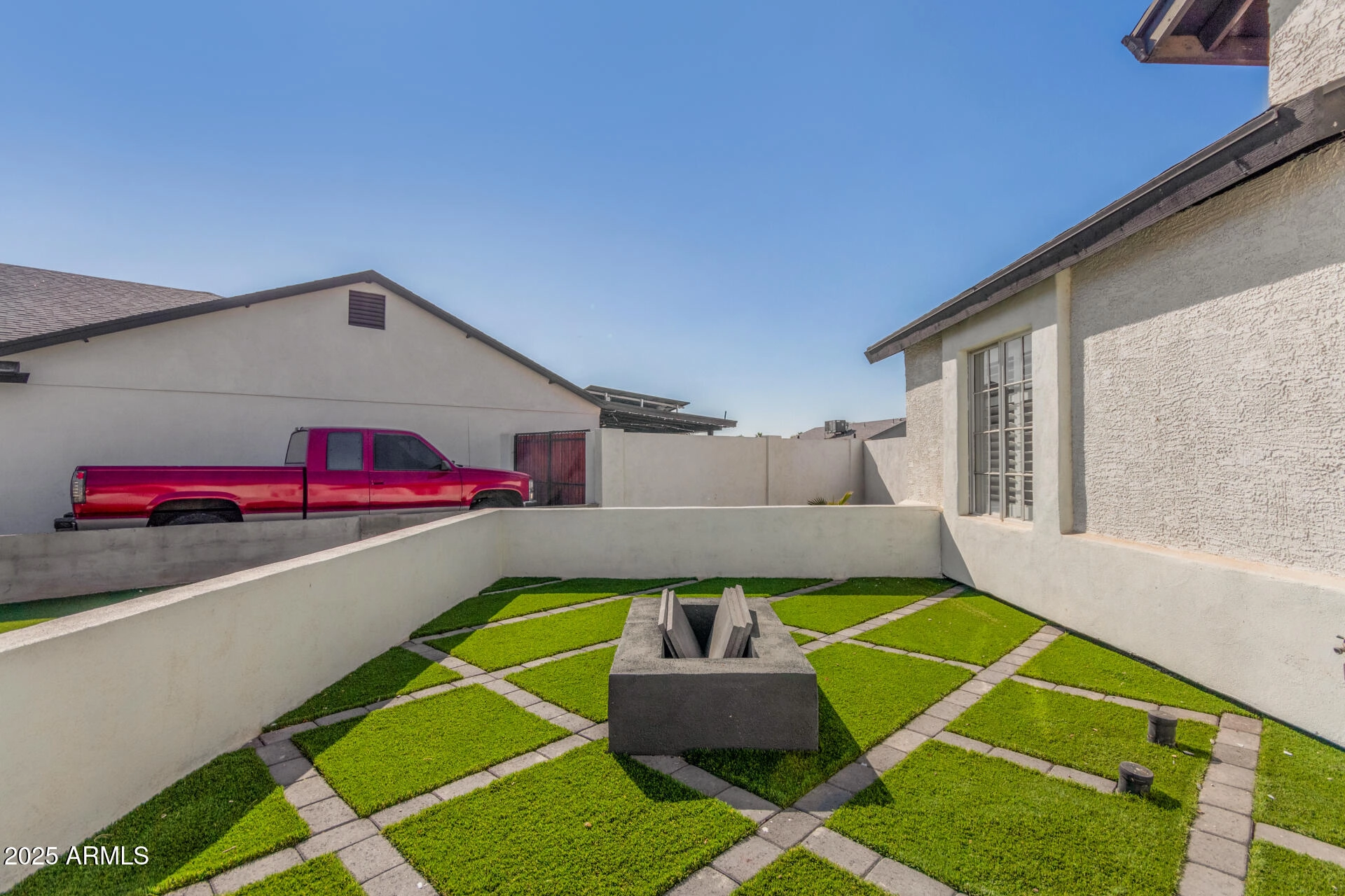 3450 N 67th Dr, Phoenix, AZ 85033 | MLS# 6814553 | 43 Photos - Movoto