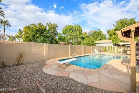 Exterior - 402 W Augusta Ave, Phoenix, AZ 85021 photo 1 of 1