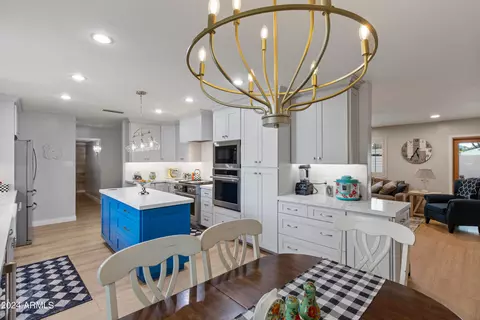 Kitchen - 402 W Augusta Ave, Phoenix, AZ 85021 photo 6 of 6