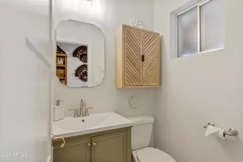 Bath - 402 W Augusta Ave, Phoenix, AZ 85021 photo 4 of 4