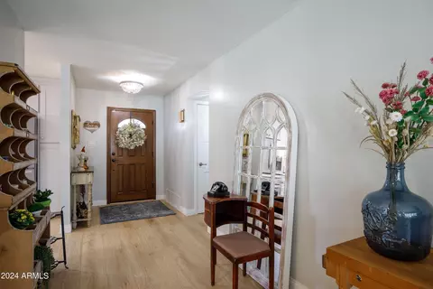 Entry Way - 402 W Augusta Ave, Phoenix, AZ 85021 photo 1 of 3
