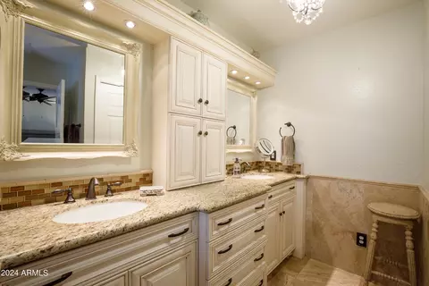 Bath - 402 W Augusta Ave, Phoenix, AZ 85021 photo 1 of 4