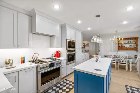 Kitchen - 402 W Augusta Ave, Phoenix, AZ 85021 photo 4 of 6