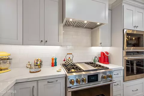 Kitchen - 402 W Augusta Ave, Phoenix, AZ 85021 photo 5 of 6
