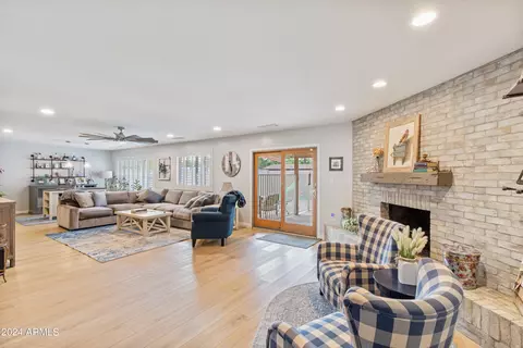 Living - 402 W Augusta Ave, Phoenix, AZ 85021 photo 2 of 2