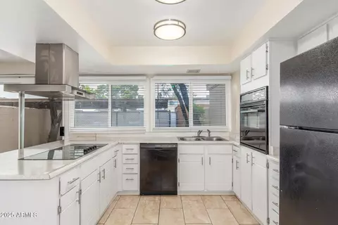 Kitchen - 1631 E Dunbar Dr, Tempe, AZ 85282 photo 2 of 2