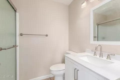 Bath - 1631 E Dunbar Dr, Tempe, AZ 85282 photo 1 of 2