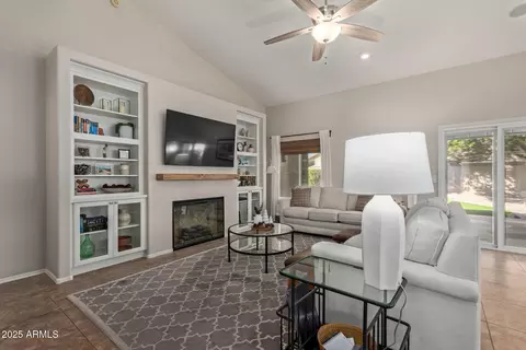 4220 E Thistle Landing Dr, Phoenix, AZ 85044 photo 6