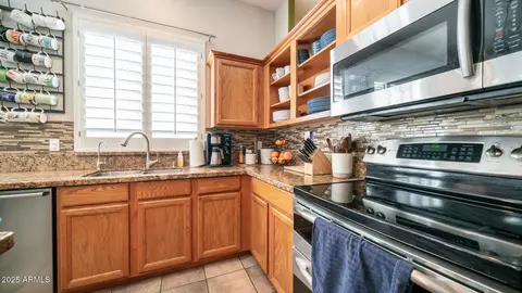 Kitchen - 1022 E Hiddenview Dr, Phoenix, AZ 85048 photo 4 of 4