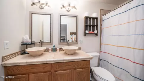 Bath - 1022 E Hiddenview Dr, Phoenix, AZ 85048 photo 3 of 3