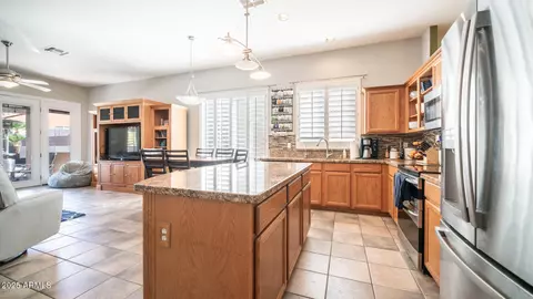 Kitchen - 1022 E Hiddenview Dr, Phoenix, AZ 85048 photo 3 of 4