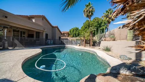 Exterior - 1022 E Hiddenview Dr, Phoenix, AZ 85048 photo 6 of 7