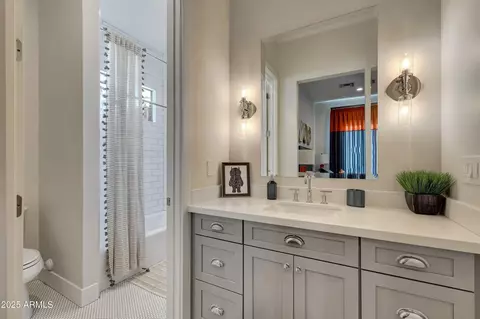 Bath - 1410 E Blue Ridge Ct, Phoenix, AZ 85086 photo 6 of 9
