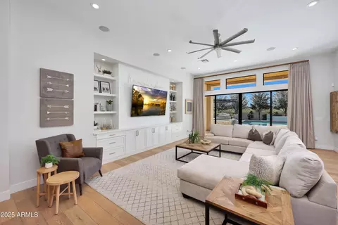 Living - 1410 E Blue Ridge Ct, Phoenix, AZ 85086 photo 1 of 2