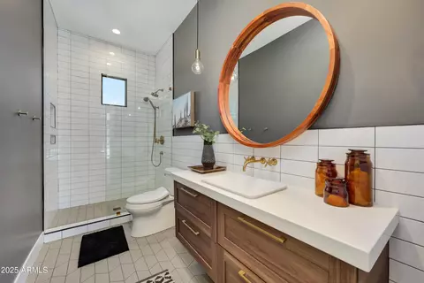 Bath - 1410 E Blue Ridge Ct, Phoenix, AZ 85086 photo 4 of 9