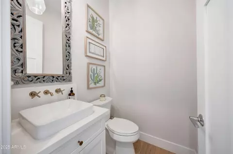 Bath - 1410 E Blue Ridge Ct, Phoenix, AZ 85086 photo 5 of 9