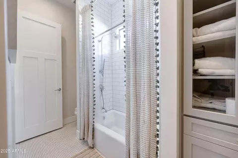Bath - 1410 E Blue Ridge Ct, Phoenix, AZ 85086 photo 8 of 9
