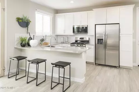 Kitchen - 8030 E Paloma Ave, Mesa, AZ 85212 photo 2 of 2