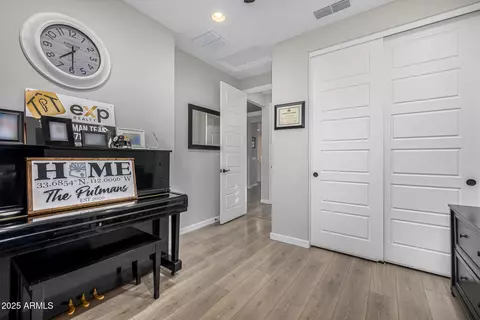Entry Way - 3320 E Tina Dr, Phoenix, AZ 85050 photo 2 of 5