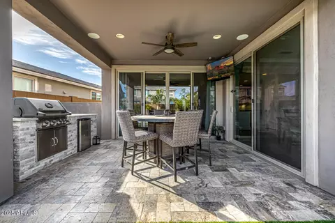 Exterior - 3320 E Tina Dr, Phoenix, AZ 85050 photo 5 of 10