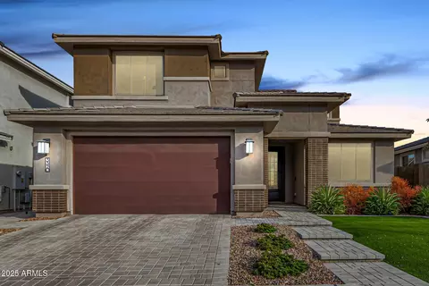 Exterior - 3320 E Tina Dr, Phoenix, AZ 85050 photo 4 of 10