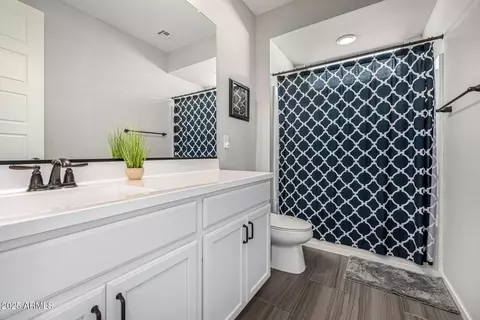 Bath - 3320 E Tina Dr, Phoenix, AZ 85050 photo 3 of 3