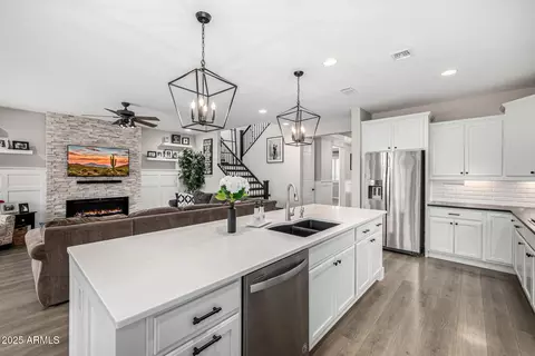 Kitchen - 3320 E Tina Dr, Phoenix, AZ 85050 photo 4 of 5