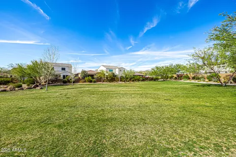 Exterior - 3320 E Tina Dr, Phoenix, AZ 85050 photo 9 of 10