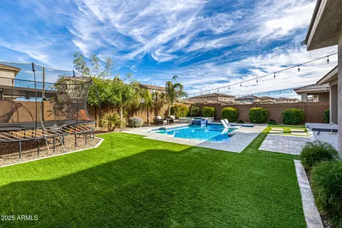 Exterior - 3320 E Tina Dr, Phoenix, AZ 85050 photo 6 of 10