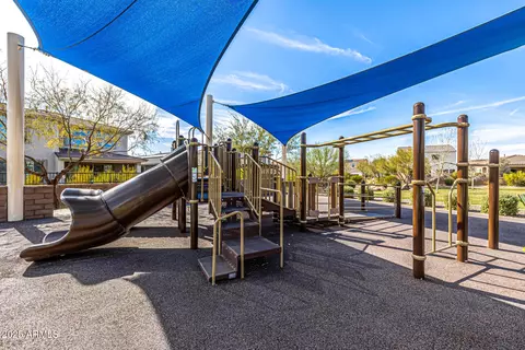 View/Area - 3320 E Tina Dr, Phoenix, AZ 85050 photo 2 of 7