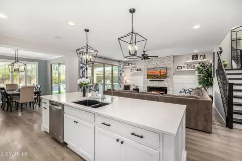 Kitchen - 3320 E Tina Dr, Phoenix, AZ 85050 photo 2 of 5
