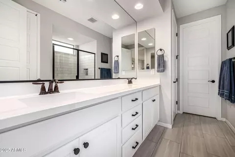 Bath - 3320 E Tina Dr, Phoenix, AZ 85050 photo 1 of 3