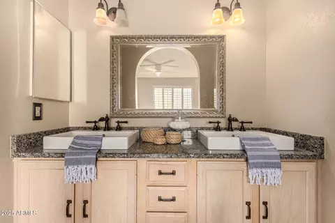 Bath - 3801 E Kent Dr, Phoenix, AZ 85044 photo 2 of 4