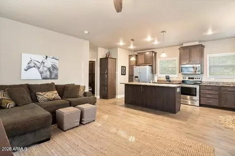 470 E Oak Dr, Munds Park, AZ 86017