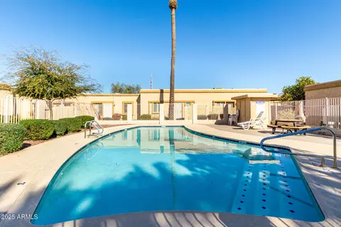 Exterior - 4738 N 14th St, Phoenix, AZ 85014 photo 3 of 6