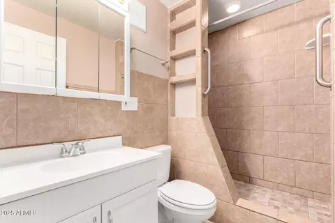 Bath - 4738 N 14th St, Phoenix, AZ 85014 photo 1 of 2