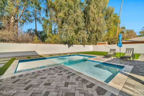 Exterior - 12 E Northview Ave, Phoenix, AZ 85020 photo 8 of 15