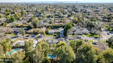 View/Area - 12 E Northview Ave, Phoenix, AZ 85020 photo 2 of 7
