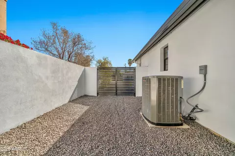 Exterior - 12 E Northview Ave, Phoenix, AZ 85020 photo 6 of 15
