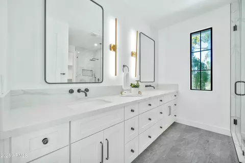 Bath - 12 E Northview Ave, Phoenix, AZ 85020 photo 4 of 10