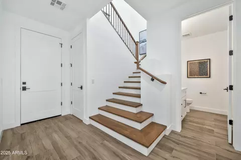 Entry Way - 12 E Northview Ave, Phoenix, AZ 85020 photo 1 of 1
