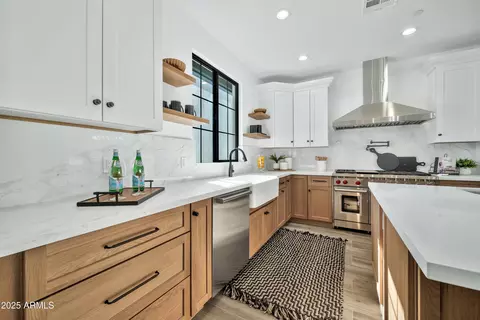 Kitchen - 12 E Northview Ave, Phoenix, AZ 85020 photo 2 of 4
